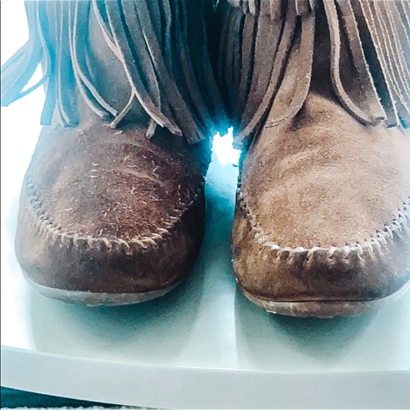 Boho Hippie Fringed 3-Tier Minnetonka Suede Boots - Picture 7 of 10